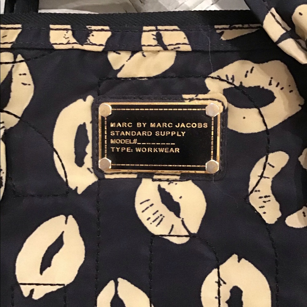 Marc by Marc Jacobs Milky Lips Laptop case - Picture 2 of 3